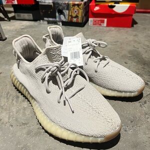 Yeezy Boost 350 V2 Off-White / Cream Lace-Up Sneakers